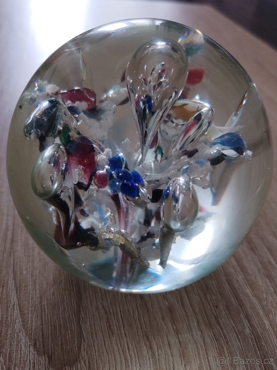 Retro skleněné těžítko.