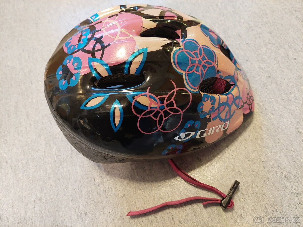 Dívčí cyklistická helma značky Giro ca 10-12 let