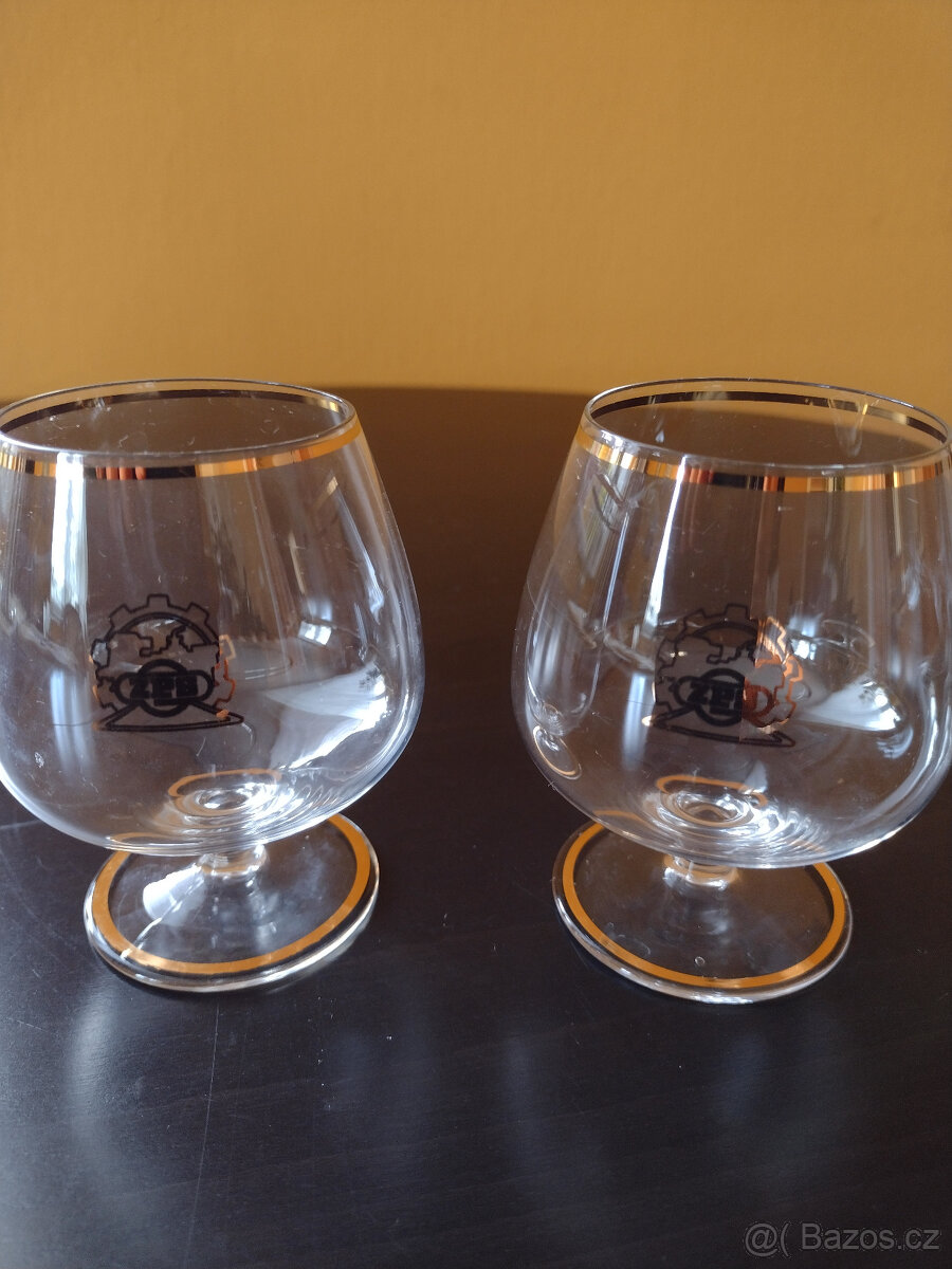 Dvě sklenice na koňak