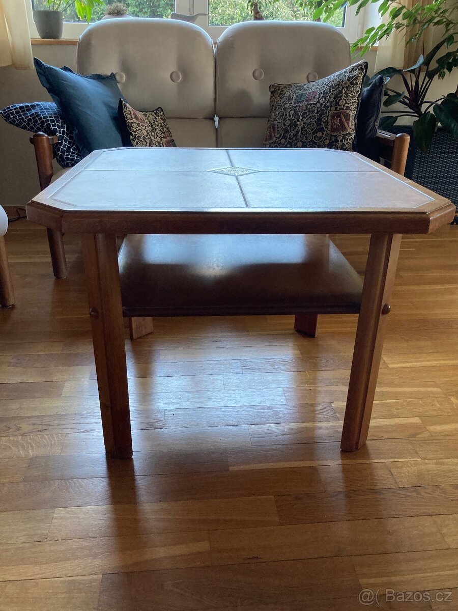 Konferenční stolek částečný masiv