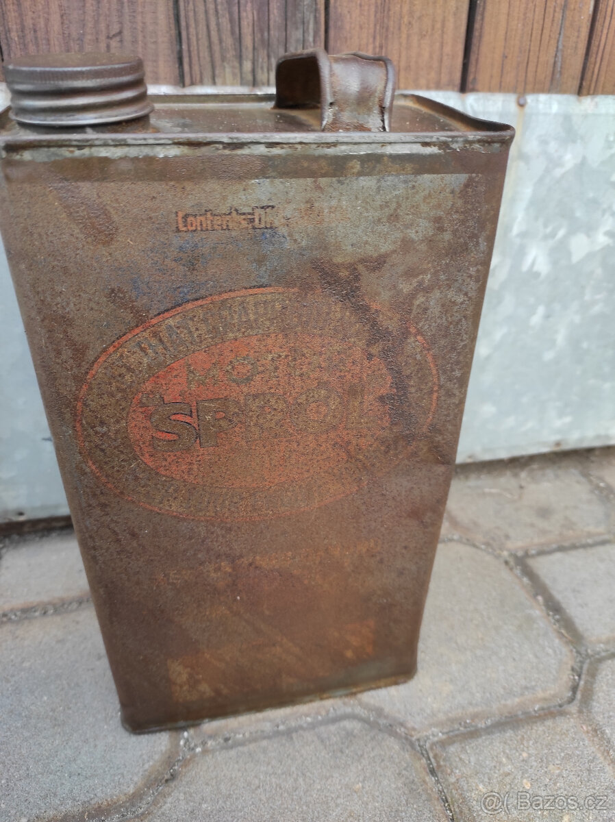 stará plechovka od oleje