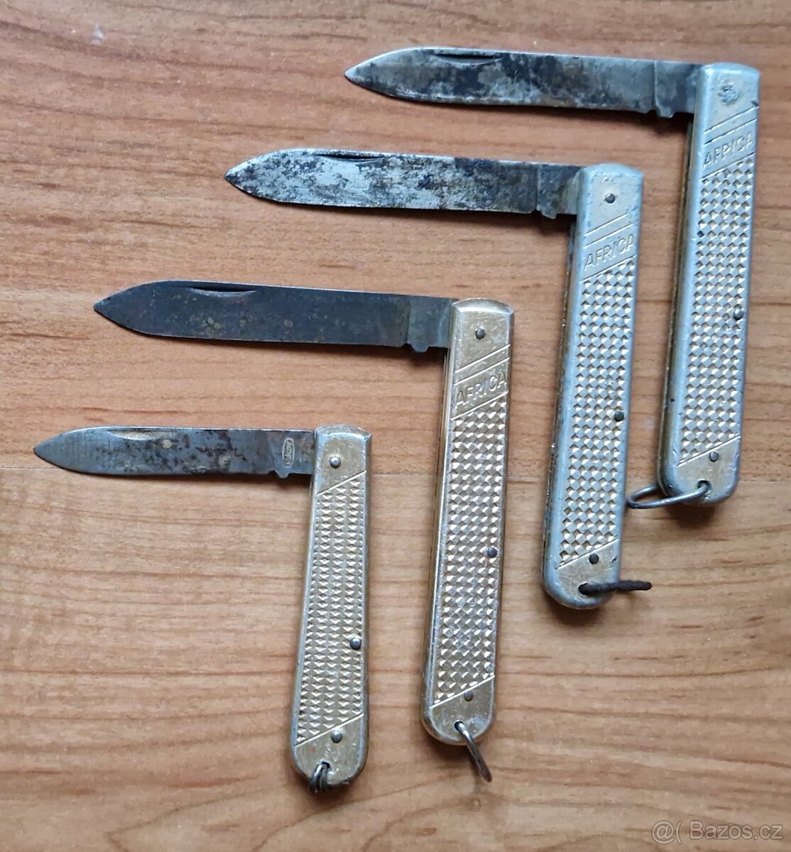 Svítilna - cvrček,nožíky Mikov Afrika a jiné,ple.pistolka