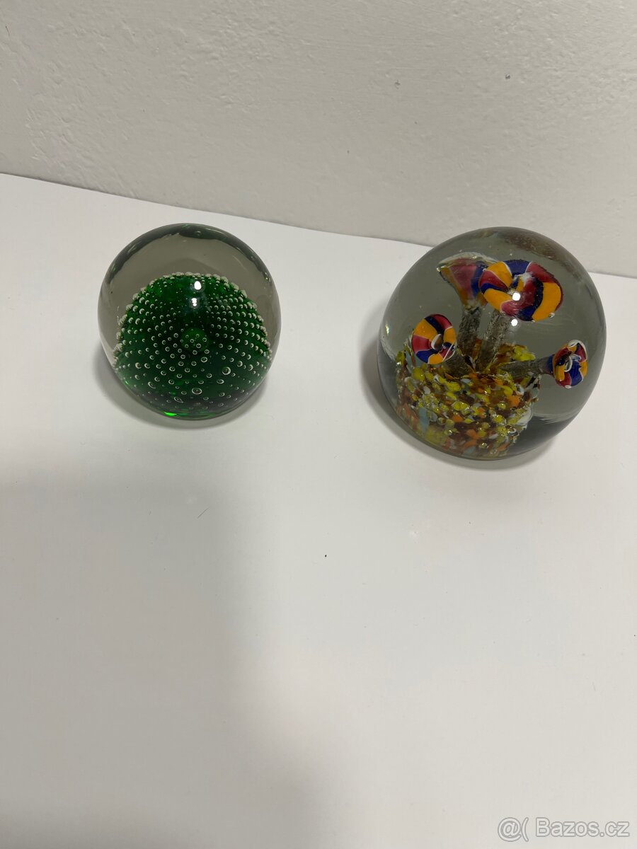 Těžítka z čirého skla