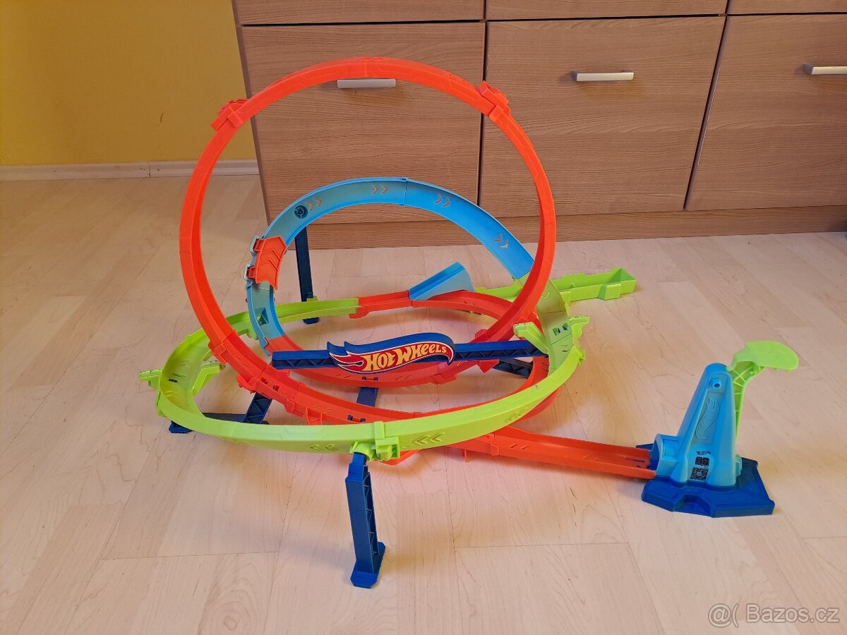 Hot Wheels extrémní hyper smyčka