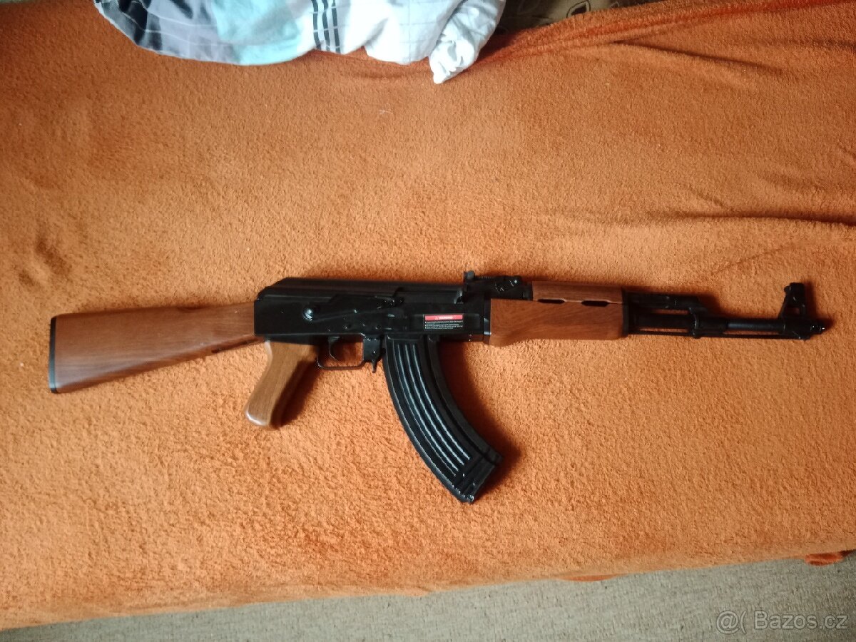AK-47 od značky cyma (airsoftka)