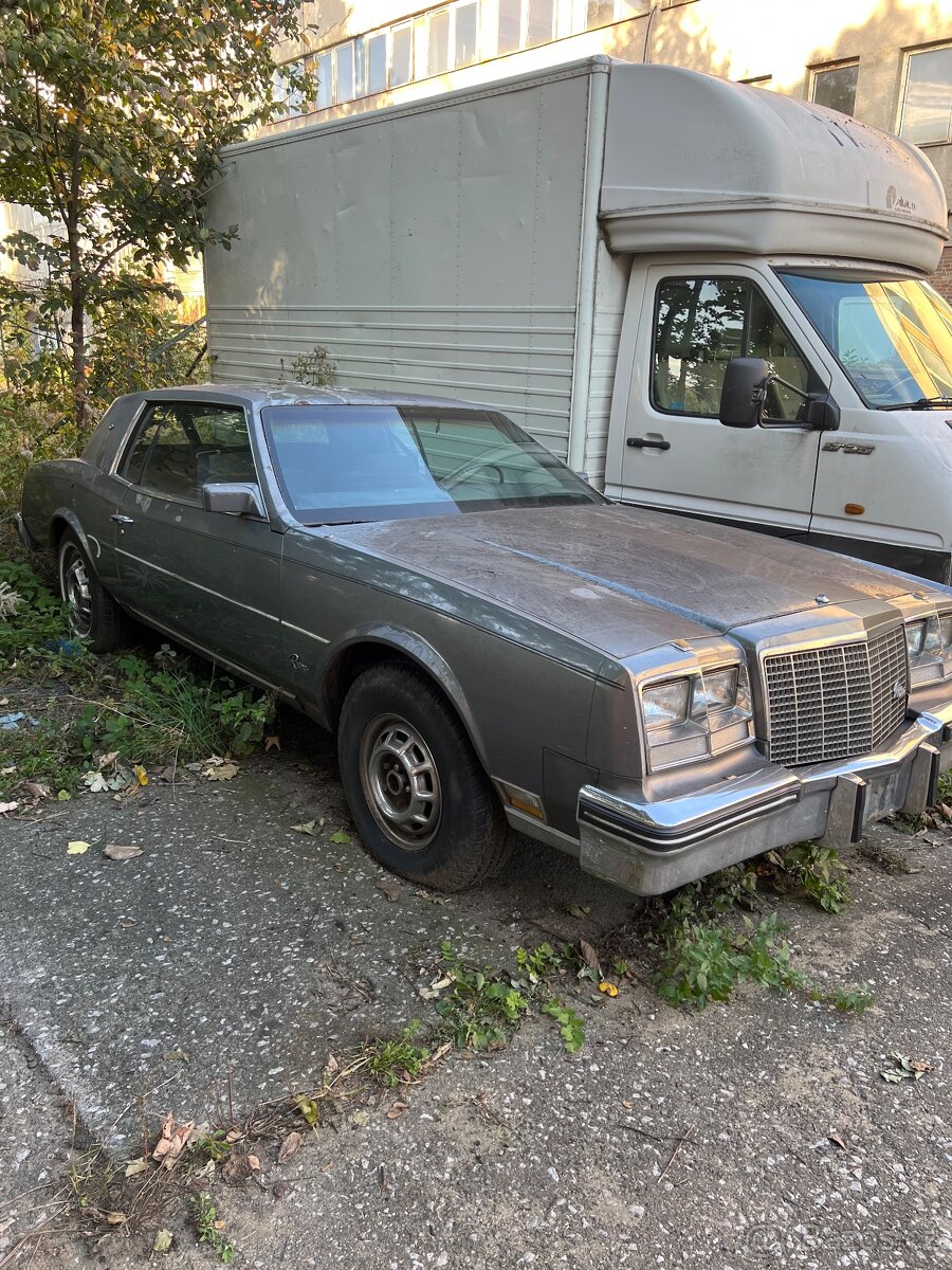 Buick Riviera V8 5.5  před renovací