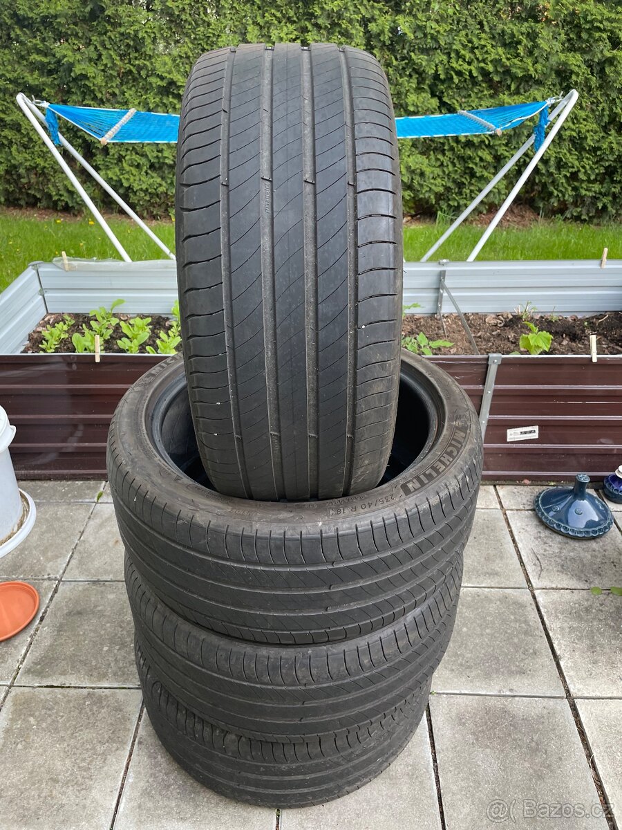 Letní pneu 235/40/18