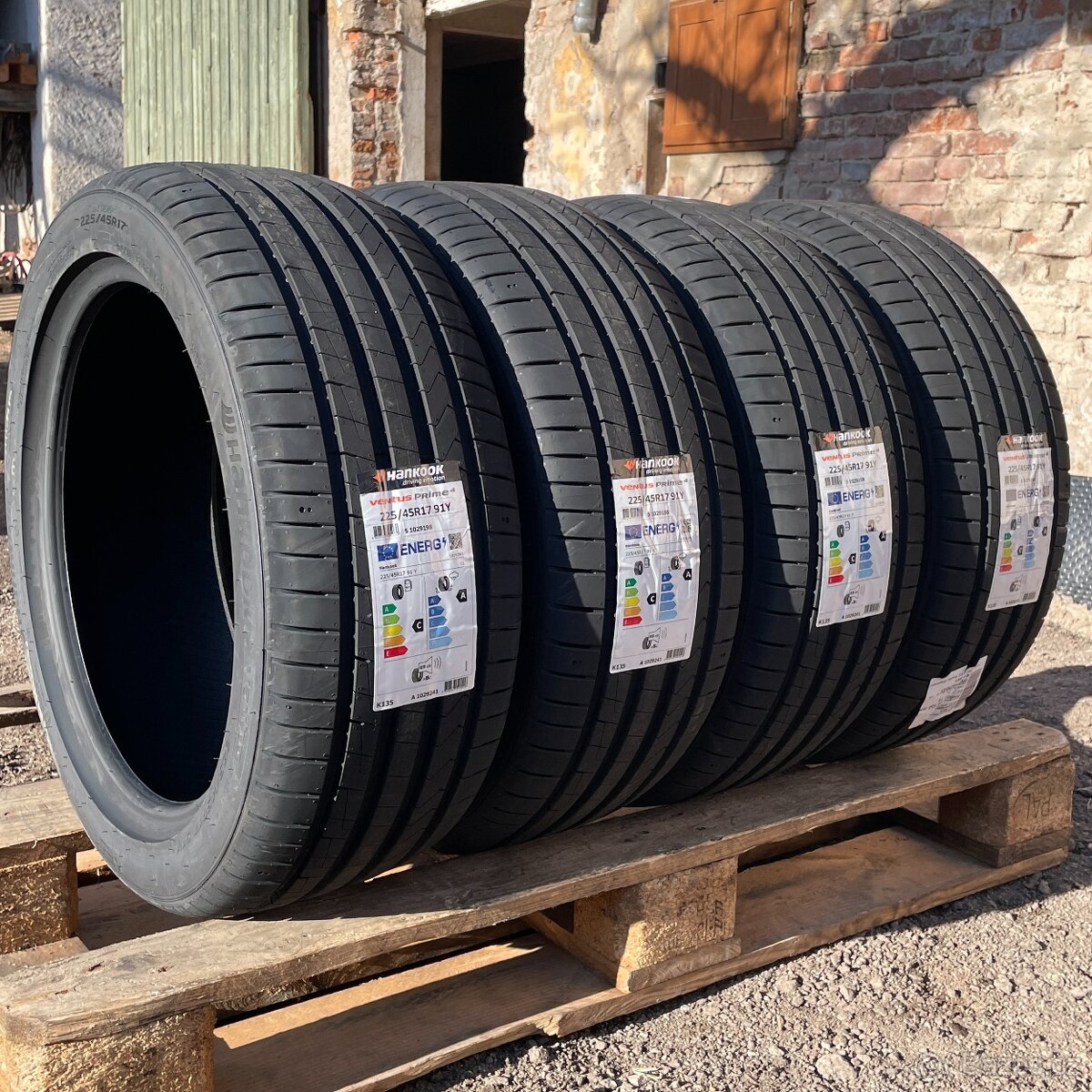 Uplně nové letní pneu 225/45 R17 91Y Hankook