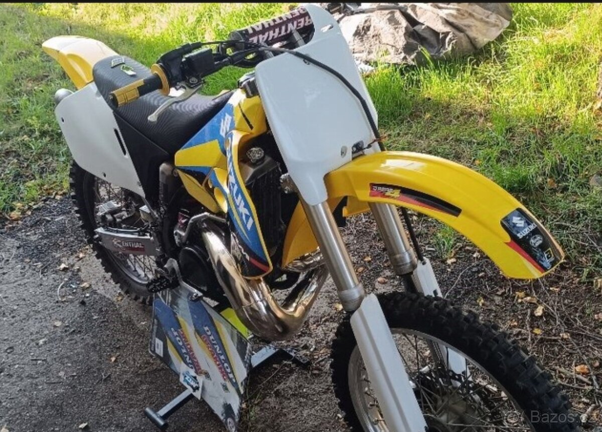 Suzuki RM 1999 V top stavu po renovaci