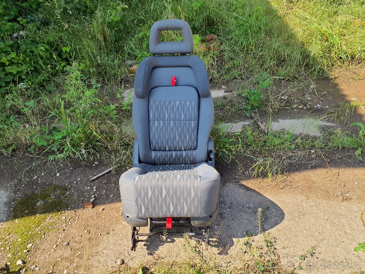 Dětská sedačka VW Sharan - integrovaná+ límec