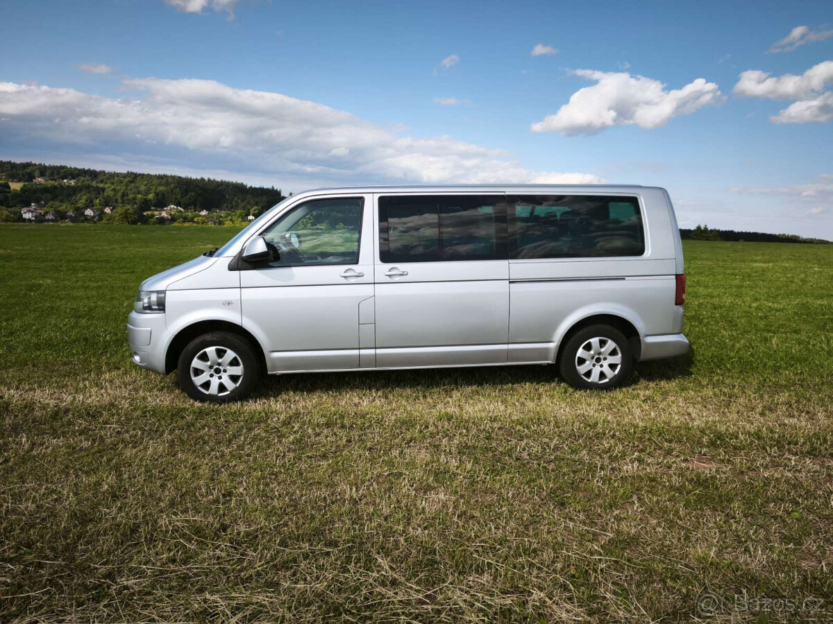 VW Caravelle T5 long 4x4 8míst MANUÁL 2x šoupačky