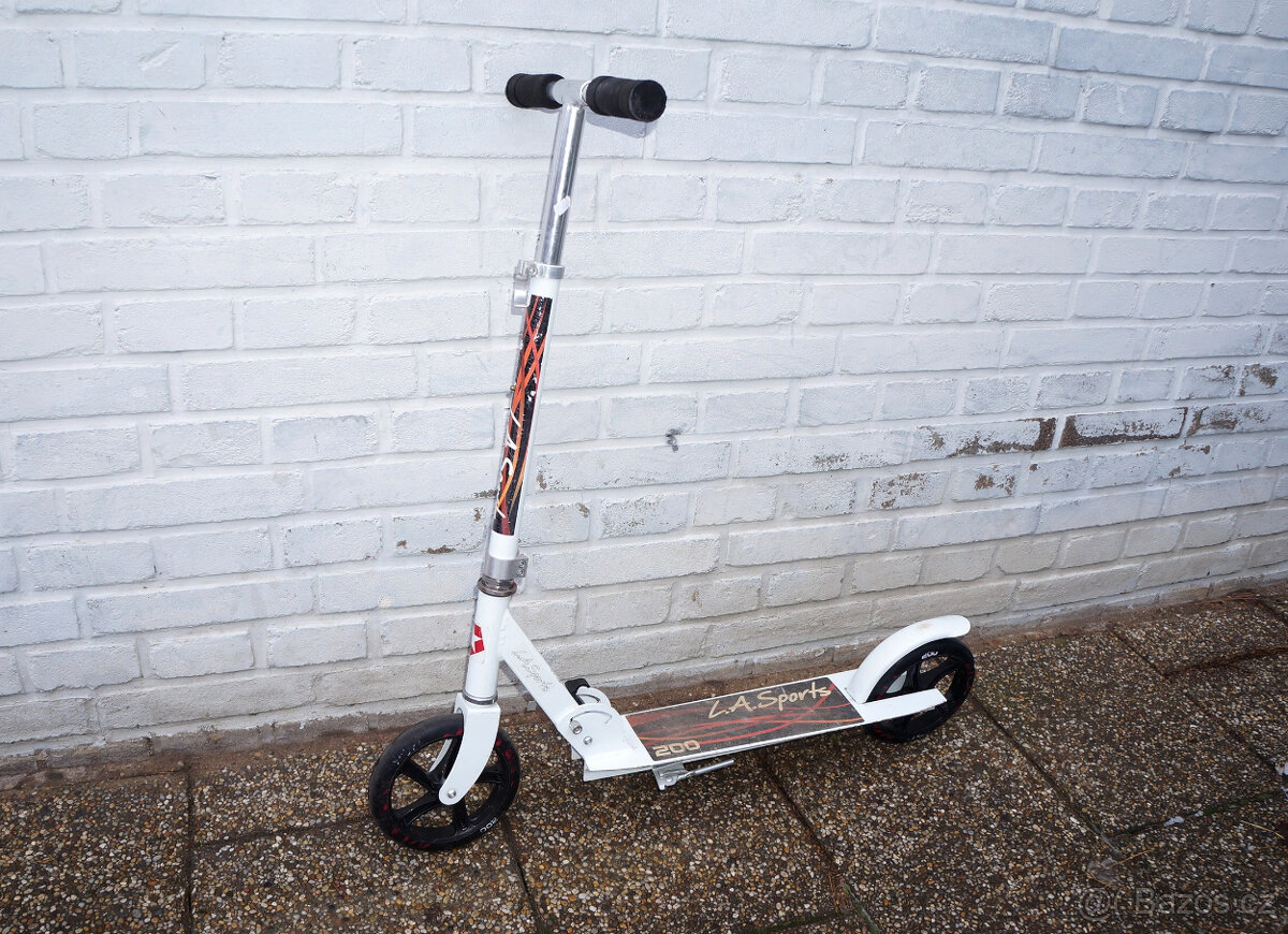 ALU skládací koloběžka BigWheel 200, bezvadný stav, málo jet