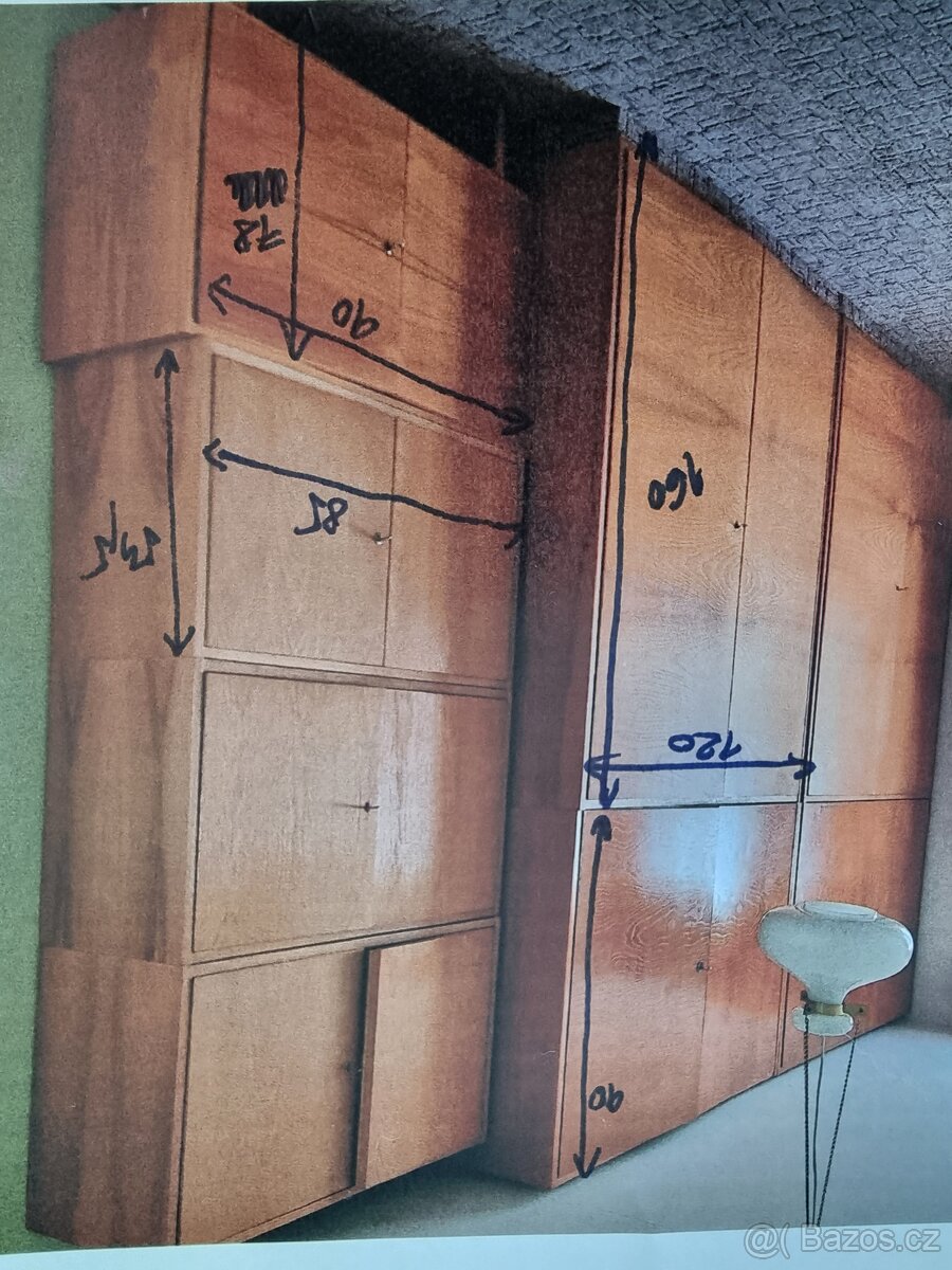 Staré zachovalé šatní a jiné skříně
