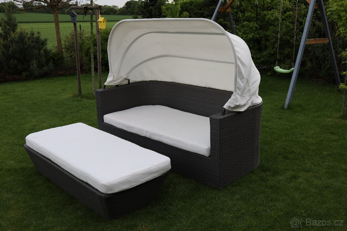 Ratanový zahradní gauč