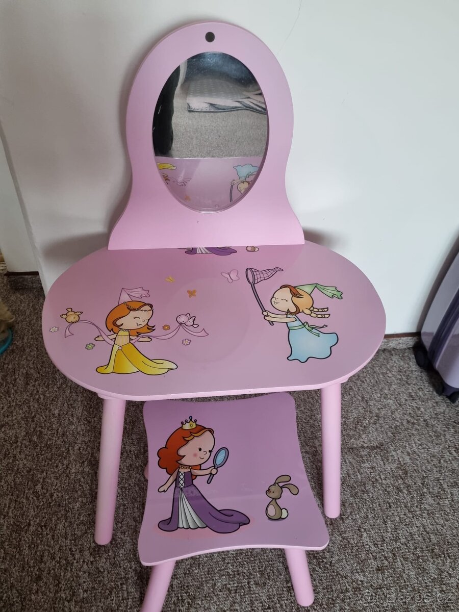 Dětský toaletní stolek