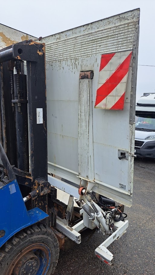 Prodám 12V hydraulické čelo Dhollandia 750kg