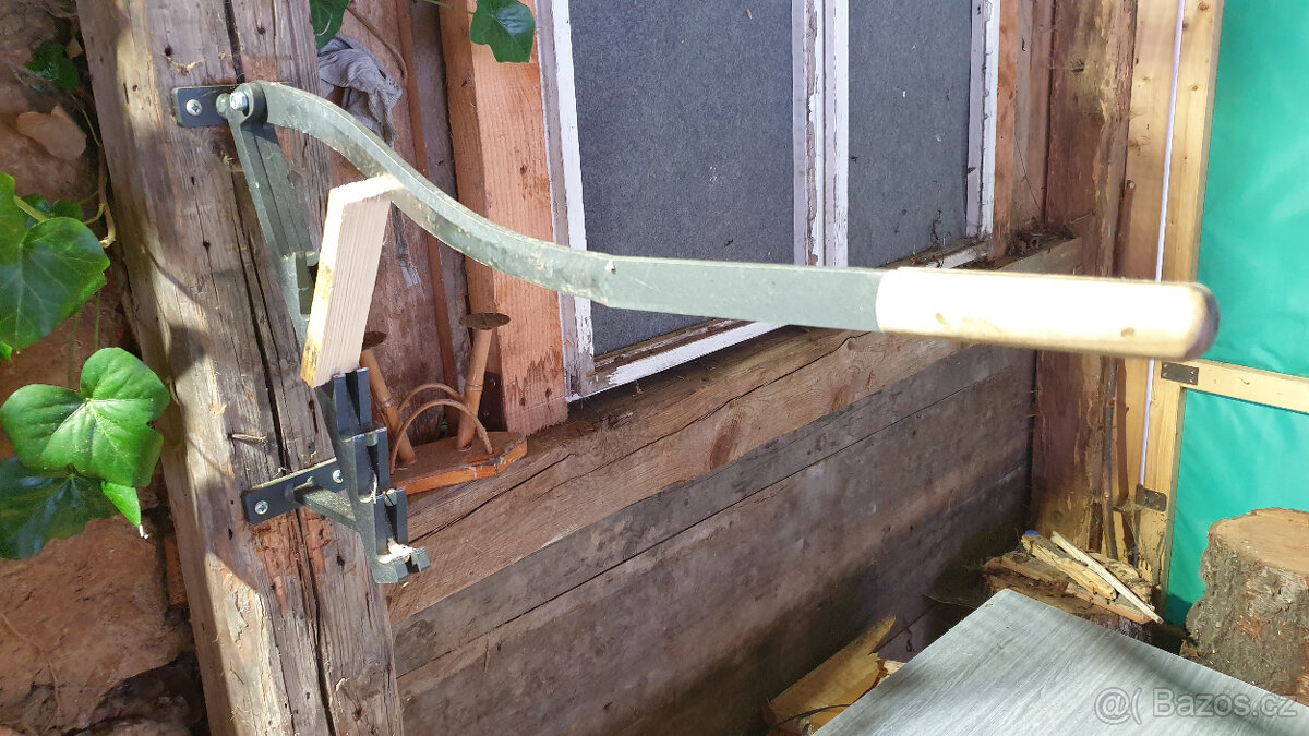 Prodám ruční Štípač třísek RNST 1 nástěnný,