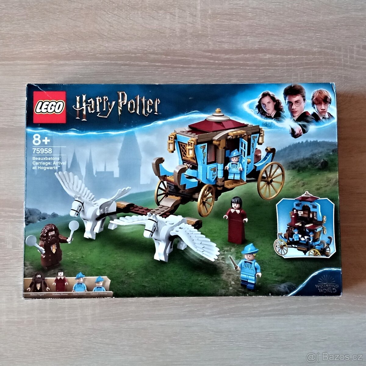 LEGO 75958 Kočár z Krásnohůlek: Příjezd do Bradavic