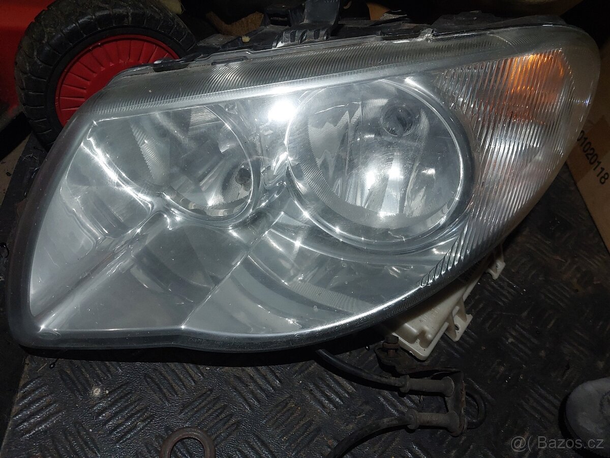 Chrysler Voyager RG EU přední světlo lampa 2001-2007 levá a