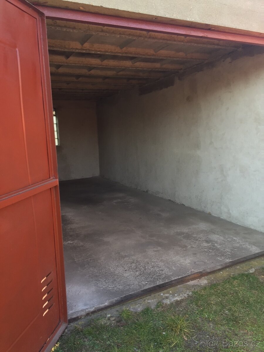 Pronájem garáže 19 m2 v Hradci Králové, Kukleny, Kalendova