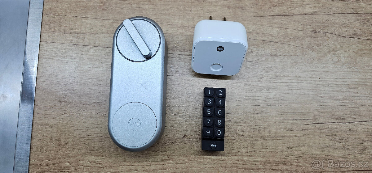 Chytrý dveřní zámek YALE Linus+Klávesnice+Wi-Fi Bridge