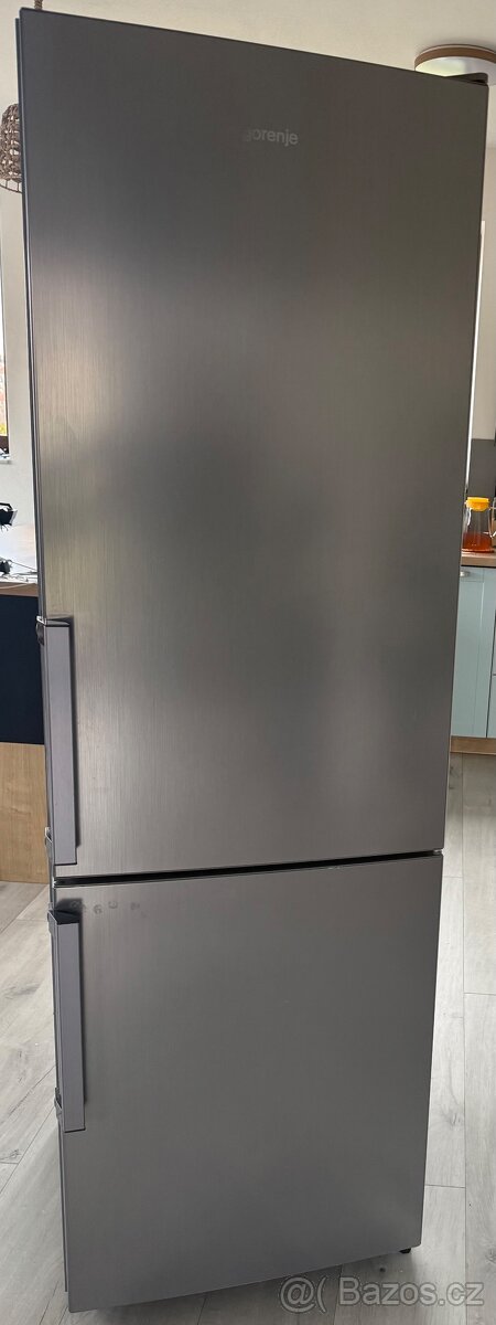 Lednice s mrazákem Gorenje nerez šedá