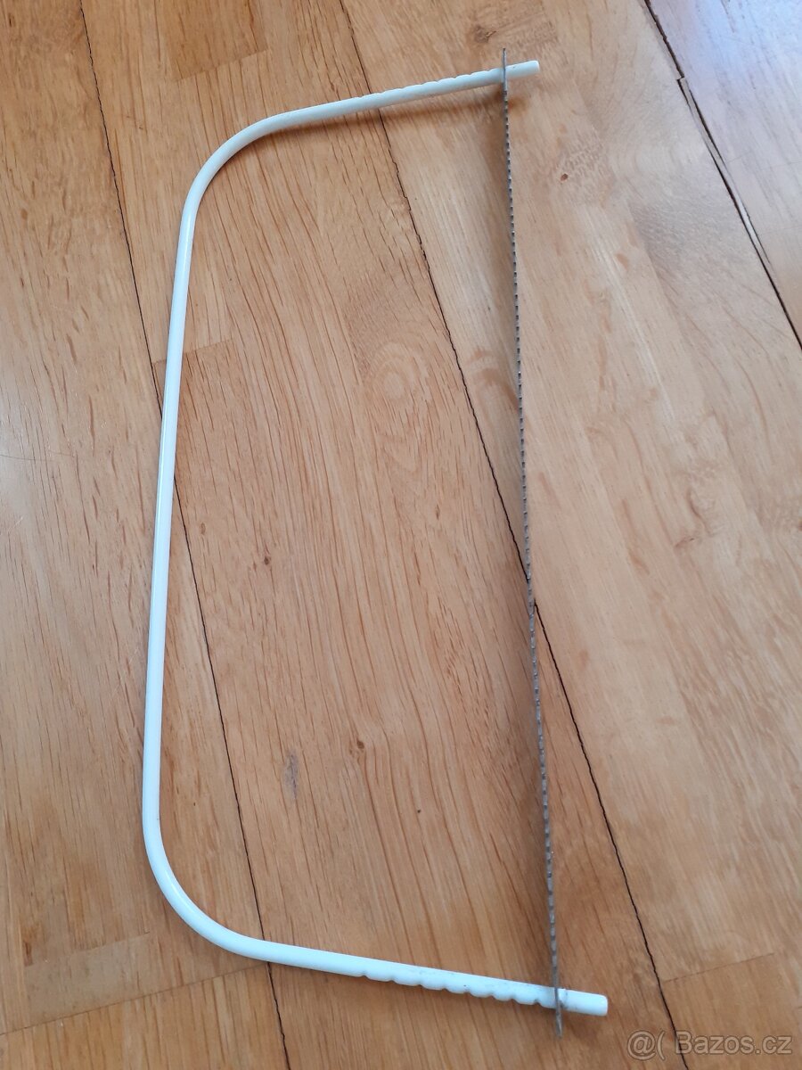 Pilka na prokrojení dortů