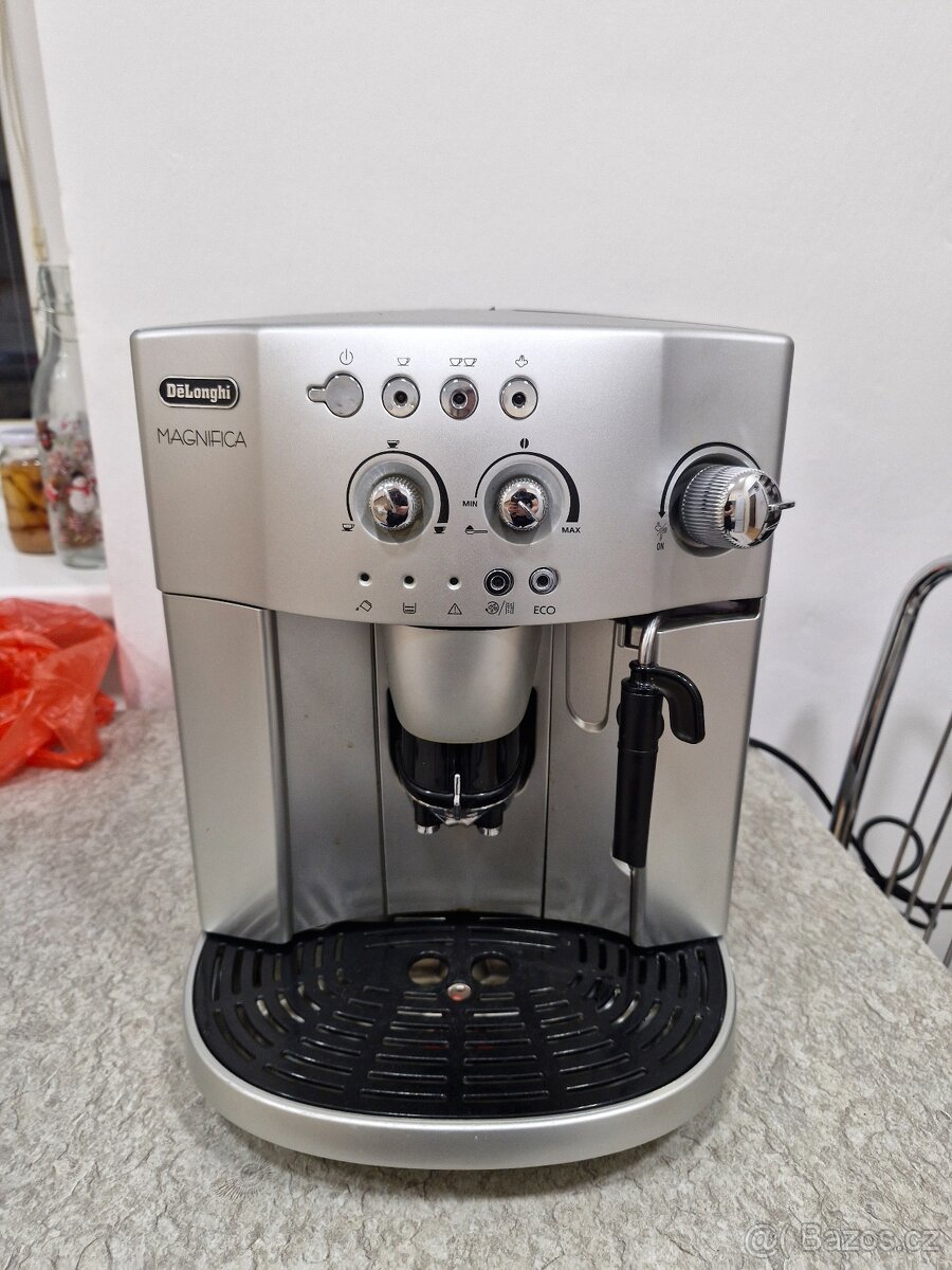 Automatický kávovar delonghi magnifica