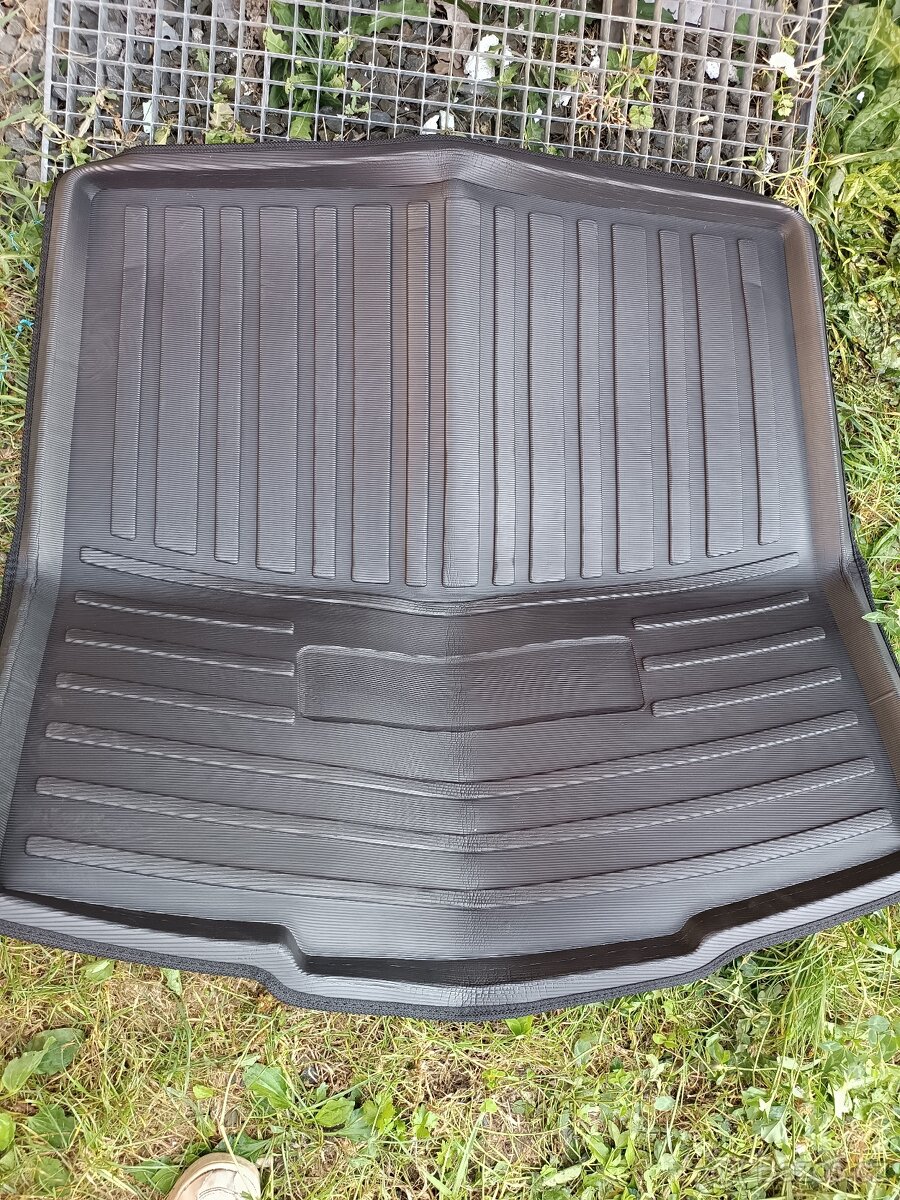 Gumová vana do kufru