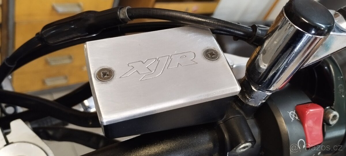 Yamaha xjr 1300. Víčka
