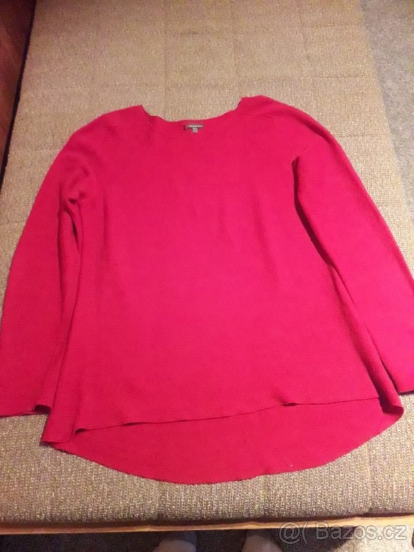 červený, úpletový ,ónenošený svetr vel.L