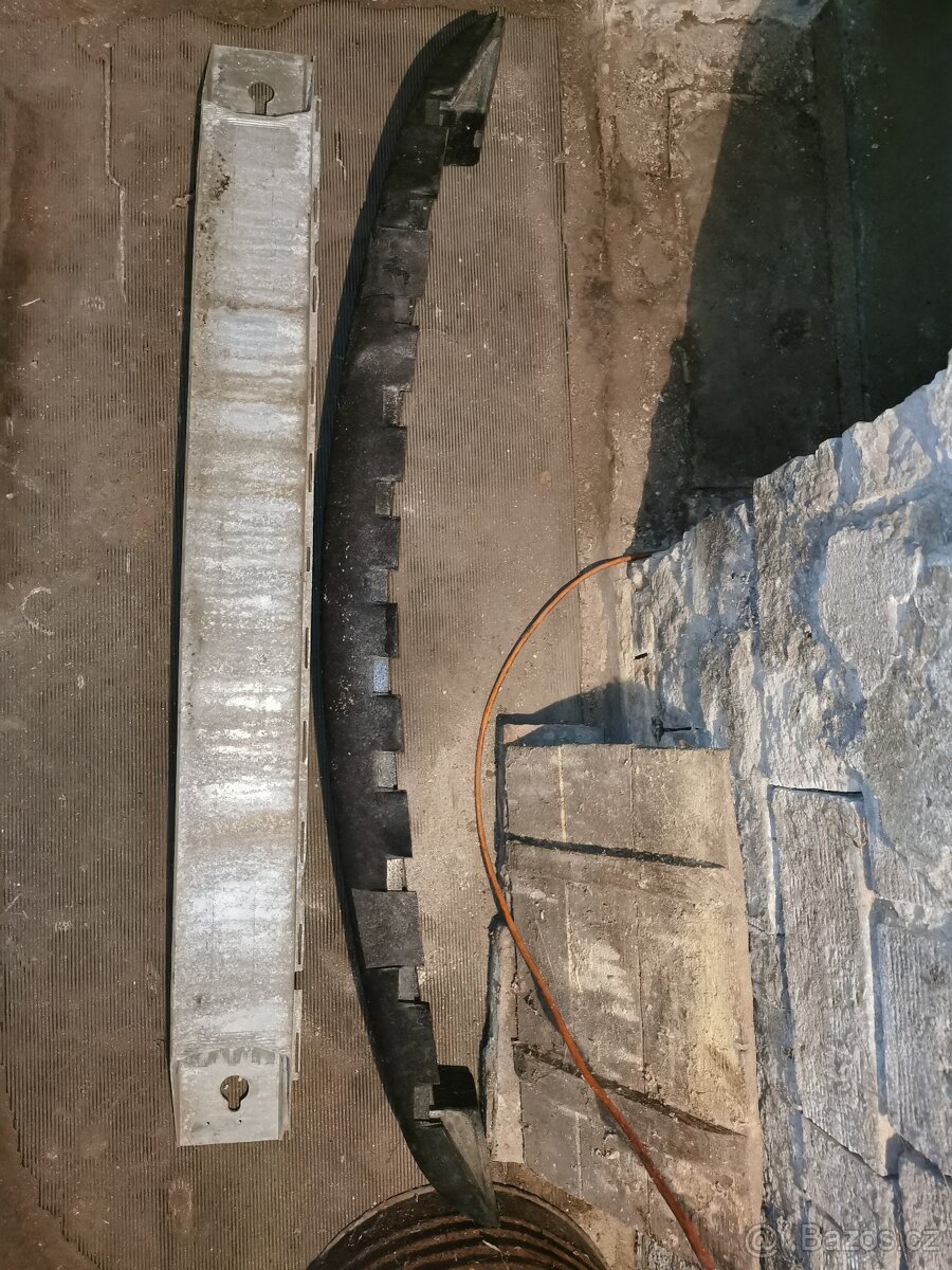 Volvo c70 výztuha nárazníku hliník+polystyren
