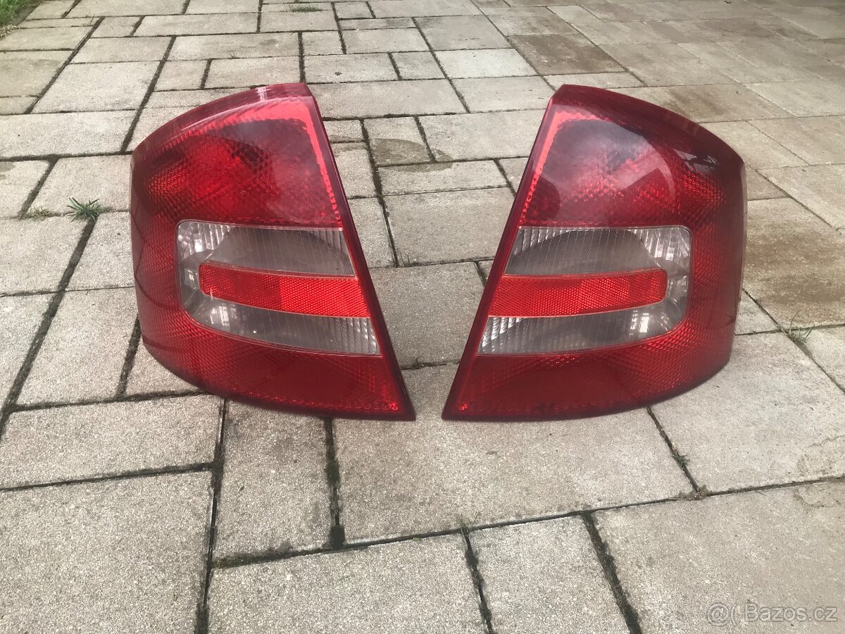 Octavia 2 sedan zadní světlo