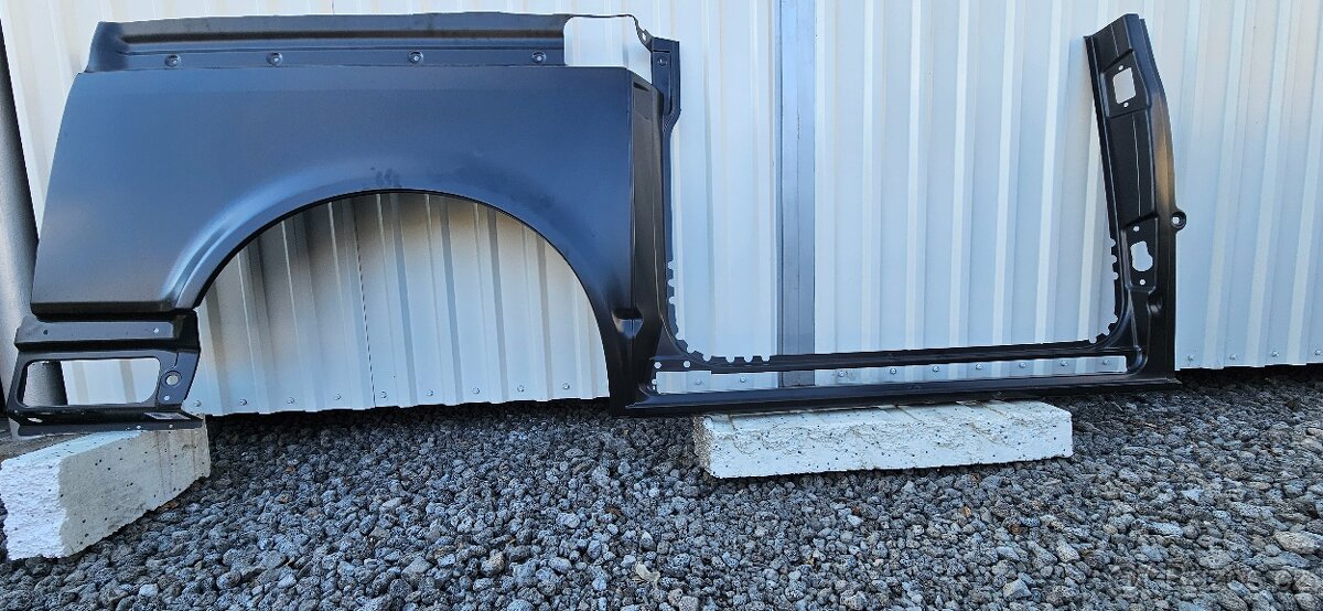 VW T5 T6 TRANSPORTÉR MULTIVAN ZADNÍ BLATNÍK