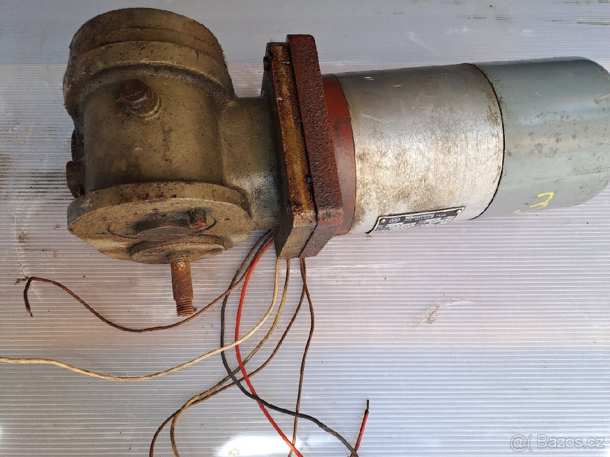 Motor s převodovkou