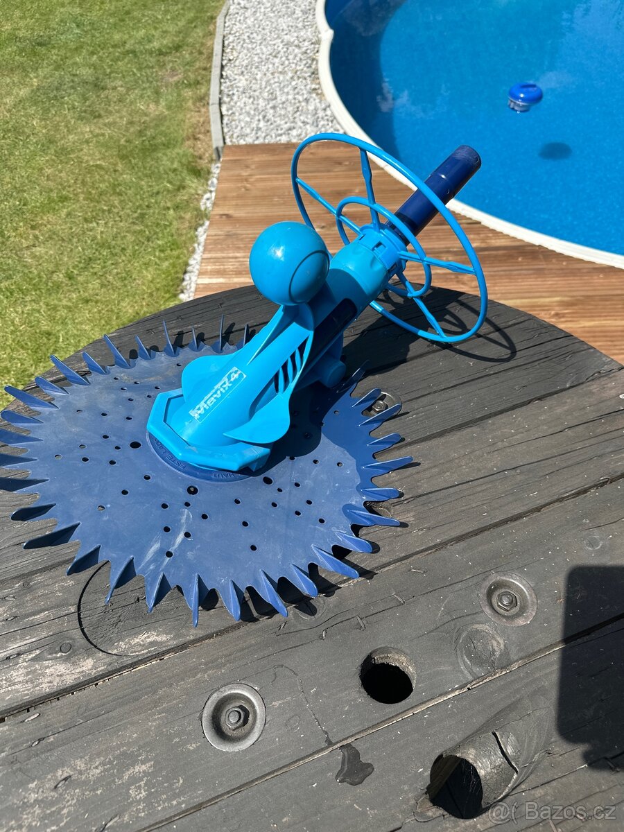 Poloautomatický vysavač Mavix 4