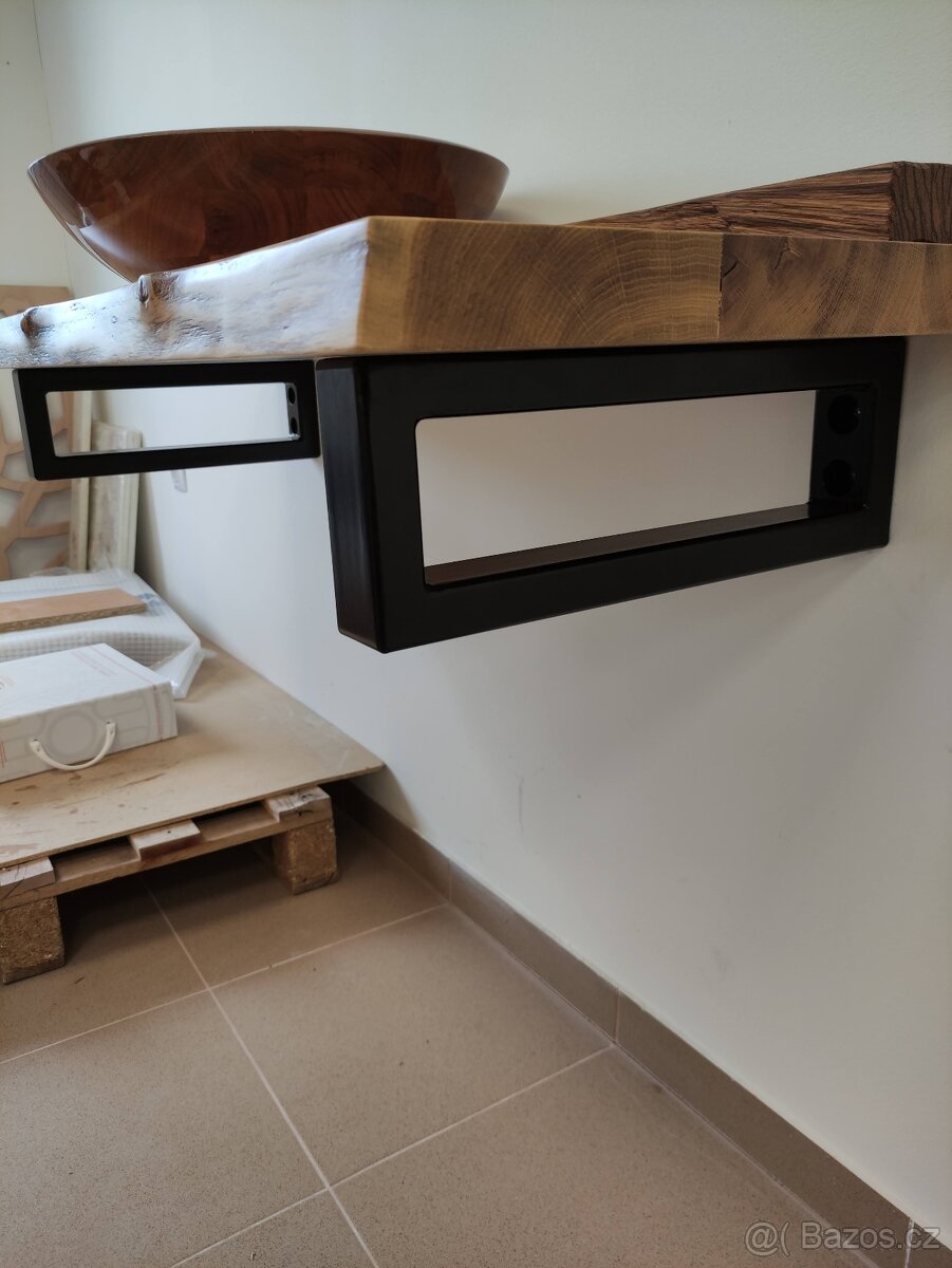 Konzole pod desku