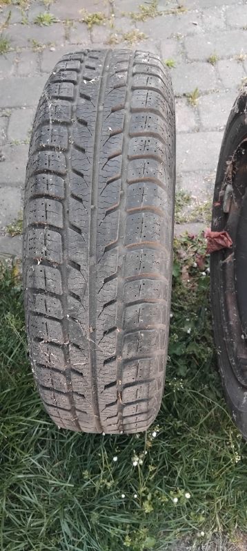 Prodám 2x zimní kolo z Citroënu Saxo – dobrý stav