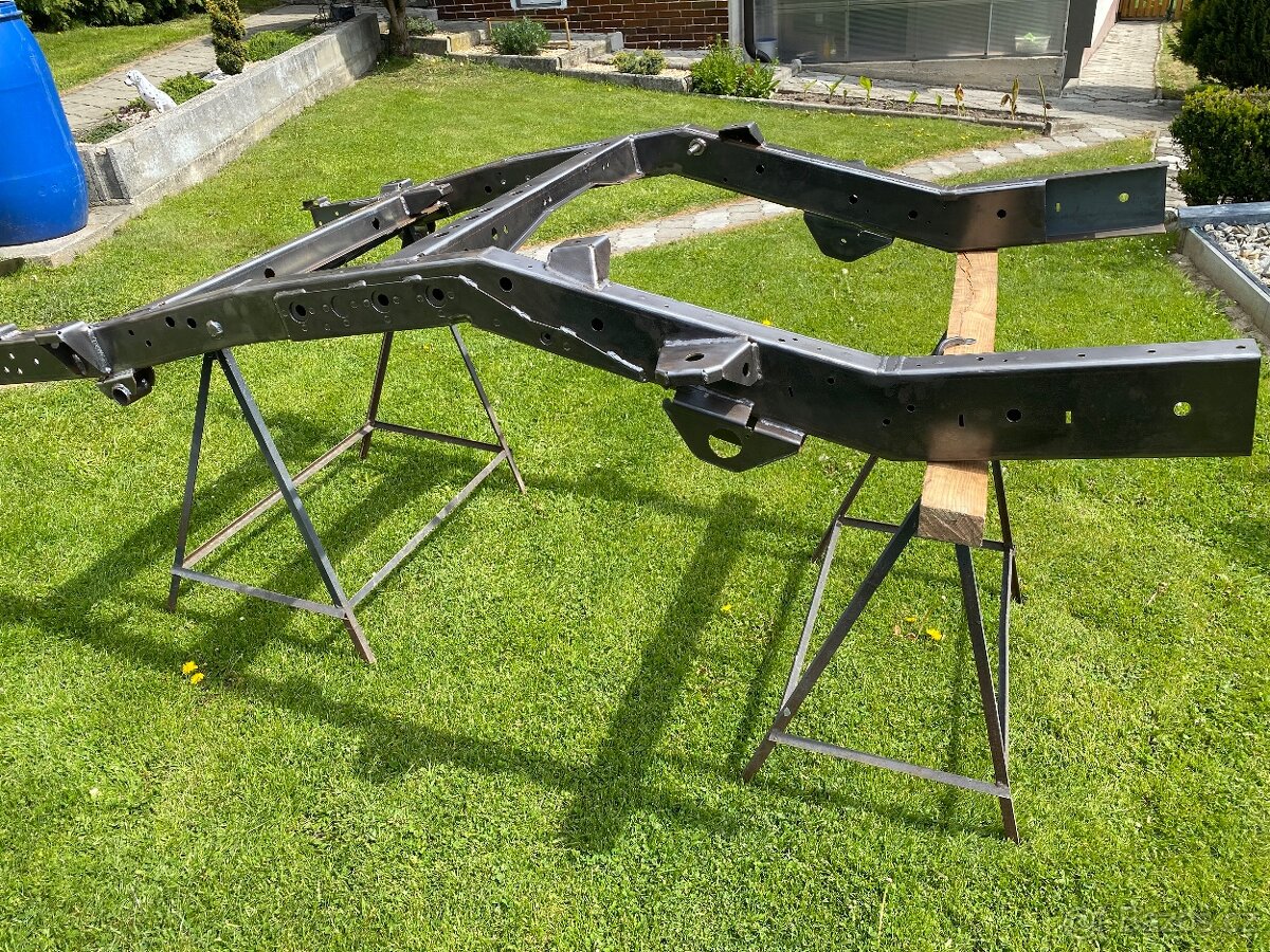 Navara D22 zadná polka Rámu NOVÁ