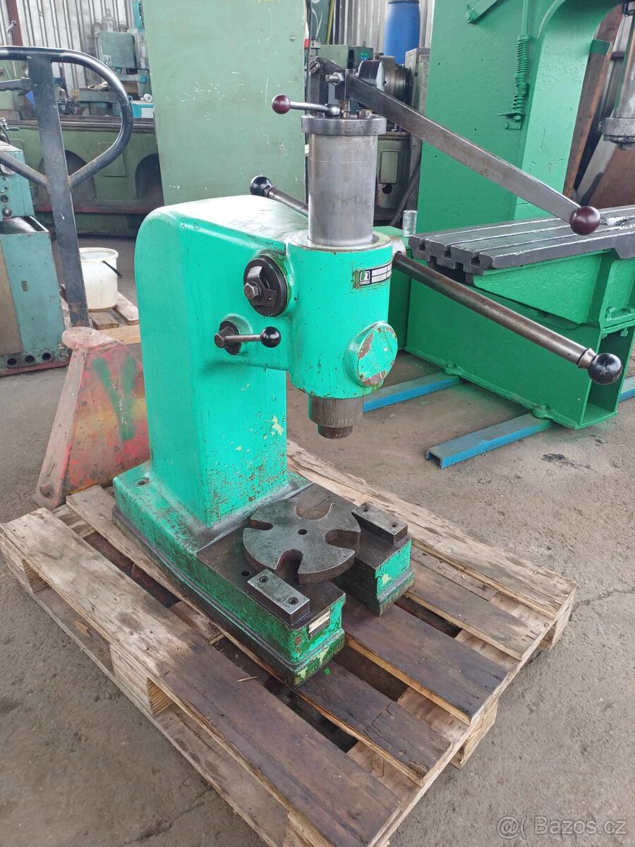 Prodám ručně hydraulický montážní lis CTC5.