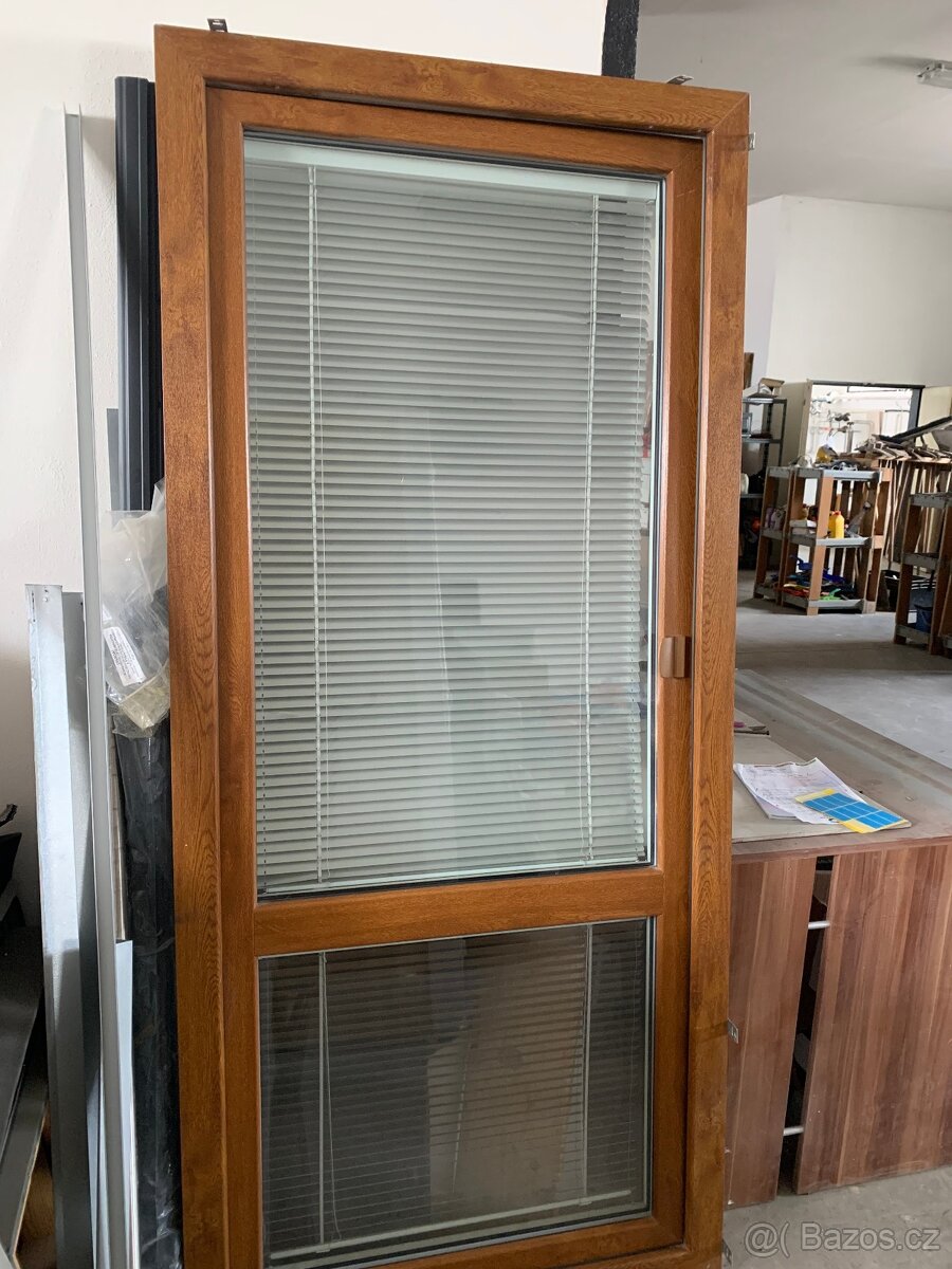 Balkonové dveře 903×2000 mm + žaluzie