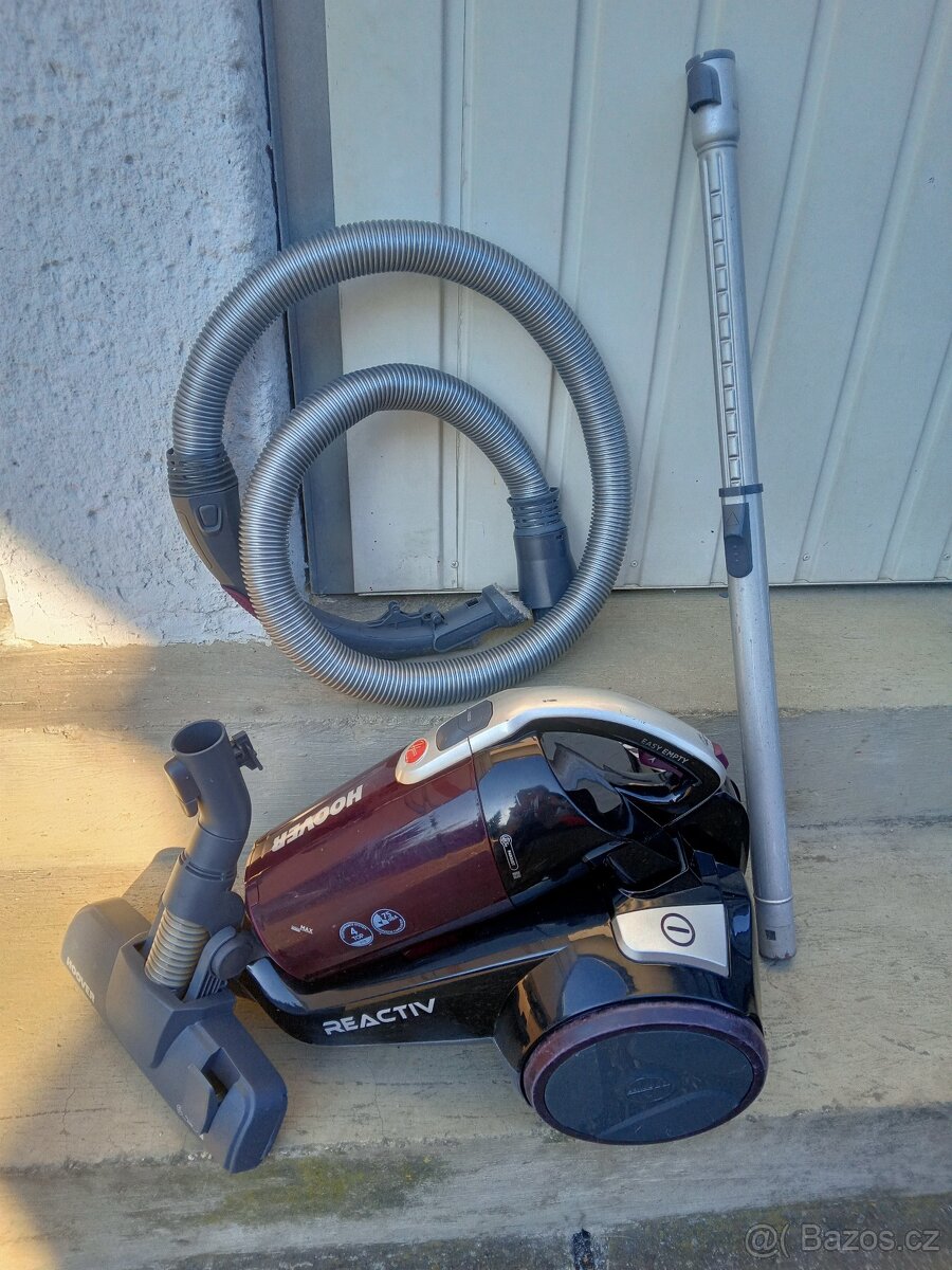Bezsáčkový vysavač Hoover Reactiv, model RC 16011