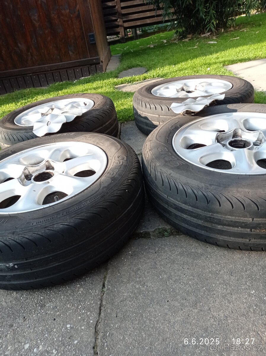 ALU kola Ford s letním pneu-15R