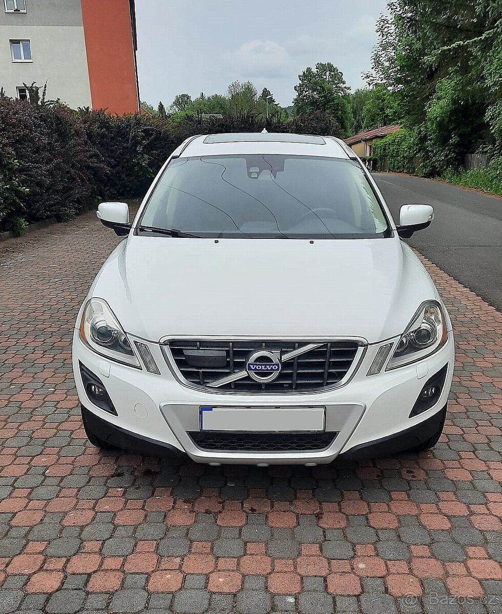 Volvo XC60 2.4D Automat-175hp r.2010 výbava Summum