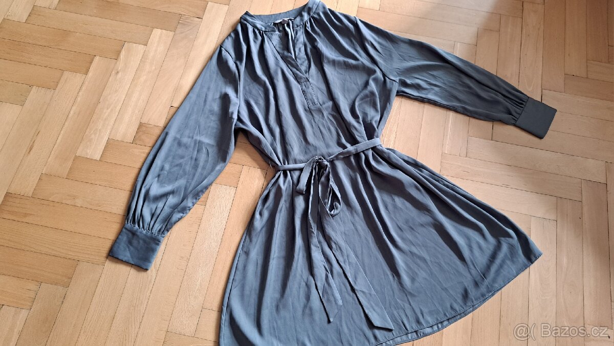 Lehoučké šedé šaty H&M,vel.L/XL