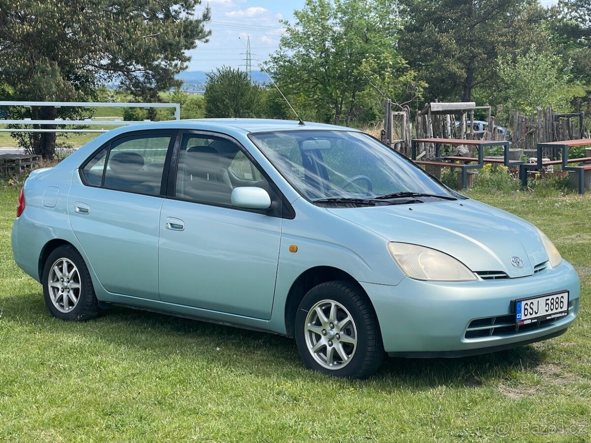 Toyota Prius 1.5 hybrid, r.v. 2000, BOURÁNO