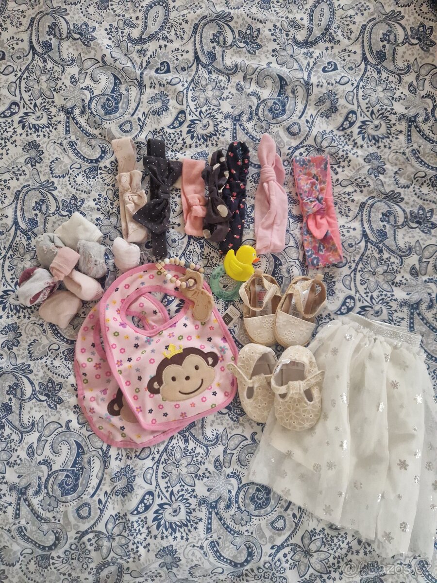 Balík oblečení pro holčičku do 1 roku
