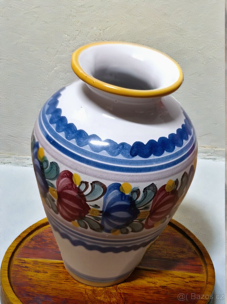 porcelánová váza, Modranská keramika