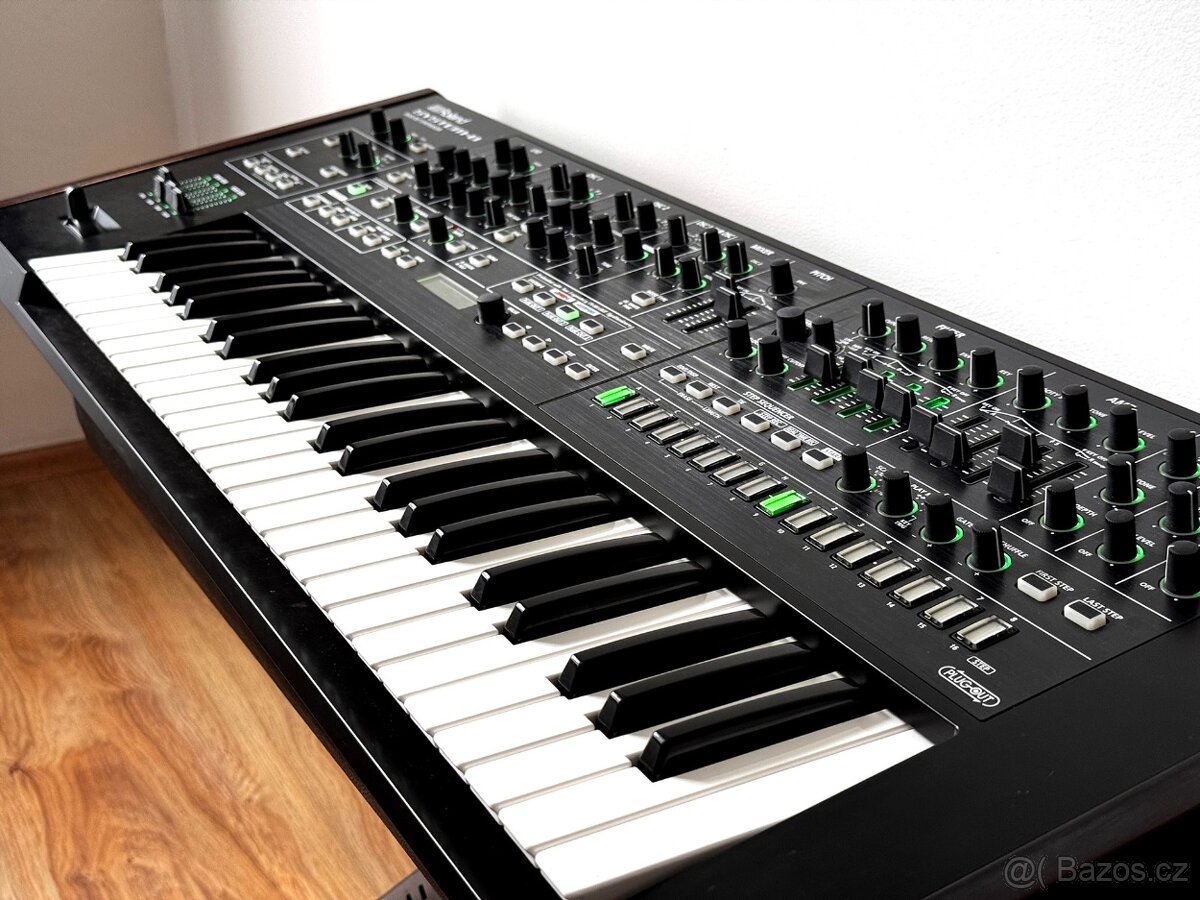 Roland System-8 syntezátor (Analog Circuit Behavior)