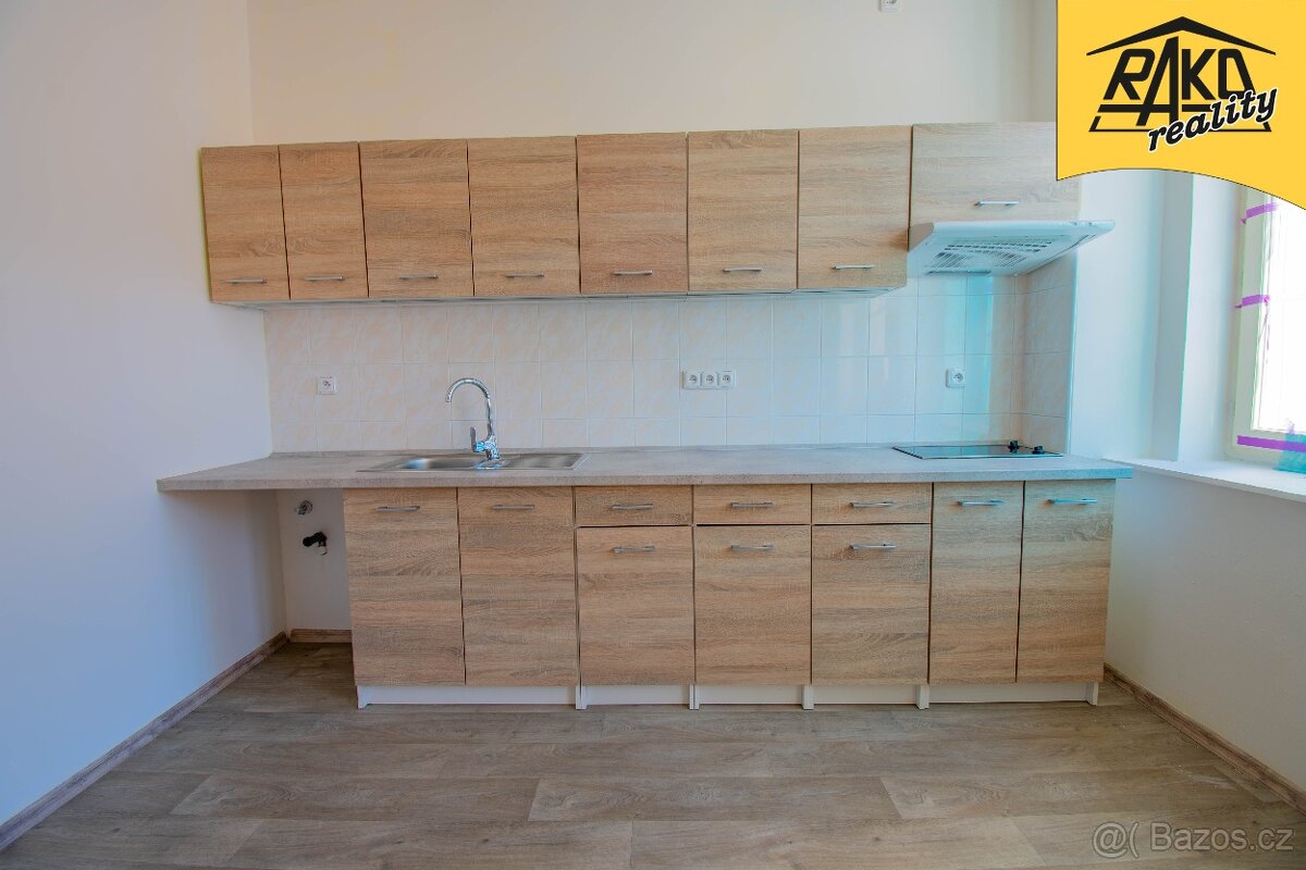 Pronájem bytu 1+kk 37 m² - Krakonošovo náměstí, Trutnov